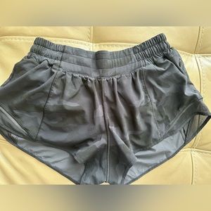 Lululemon hotty hot shorts lowrise 2.5 inch inseam